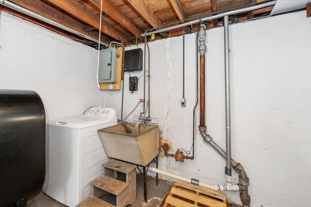 37 Upland Rd, Waltham, MA 02451