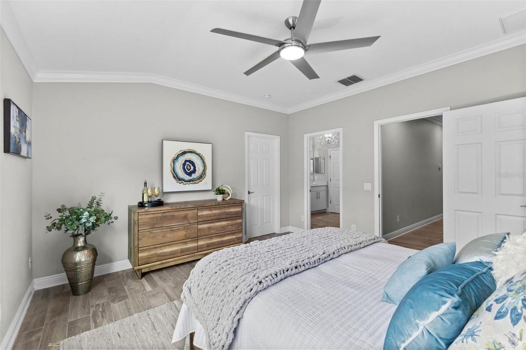 Image 12 of property listing at 11458 CROWNED SPARROW LANE, Tampa, FL 33626