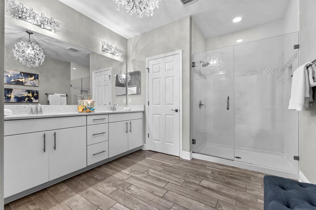Image 14 of property listing at 11458 CROWNED SPARROW LANE, Tampa, FL 33626