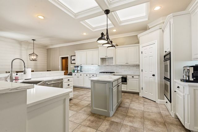 2013 Fringewood Dr, Midland, TX 79707