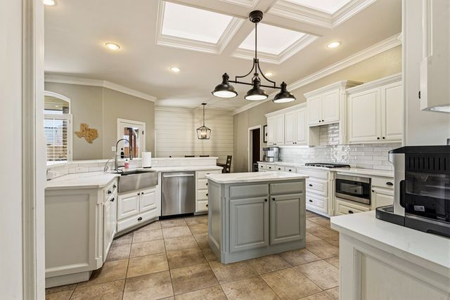 2013 Fringewood Dr, Midland, TX 79707