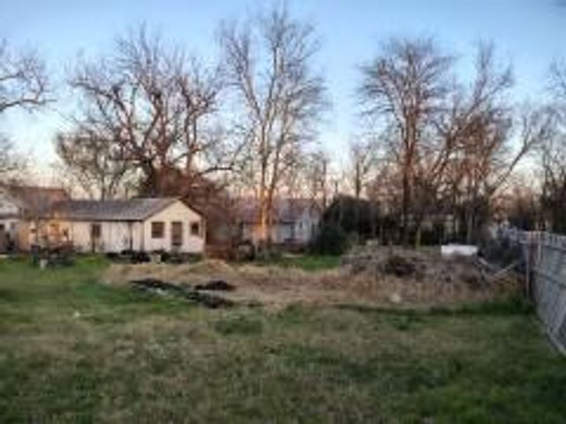 1001 S 16th ST, Waco, TX 76706