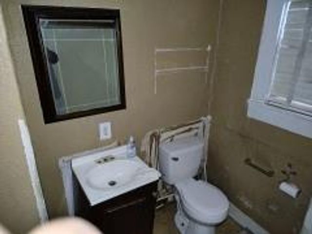 1001 S 16th ST, Waco, TX 76706