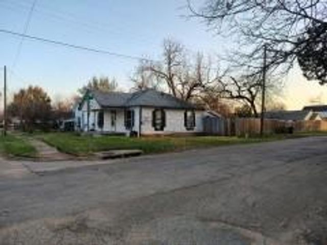 1001 S 16th ST, Waco, TX 76706