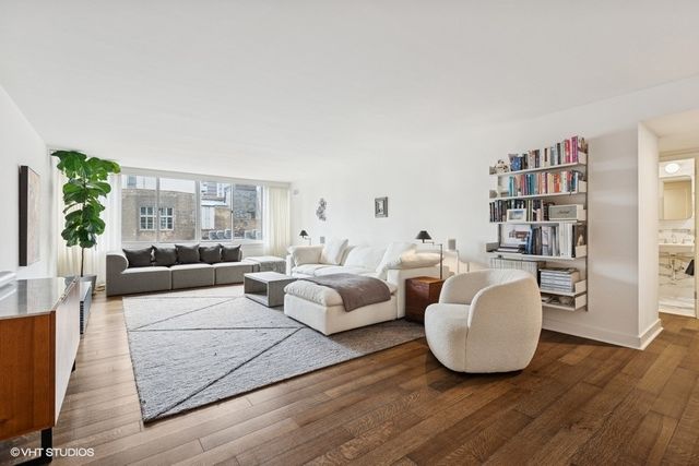 1 E Schiller Street 7A, Chicago, IL 60610