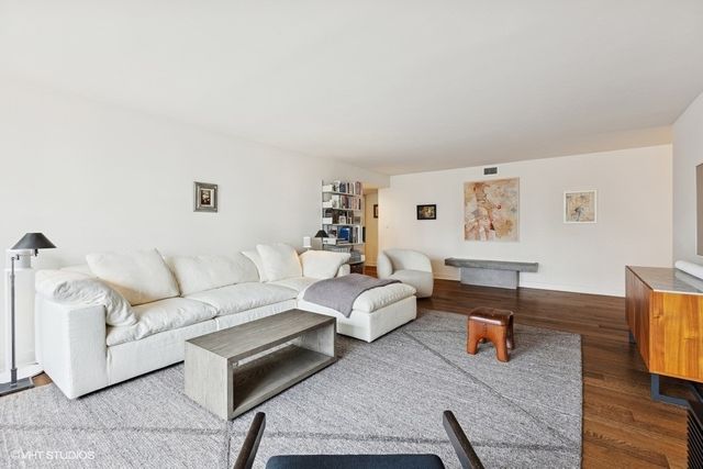 1 E Schiller Street 7A, Chicago, IL 60610