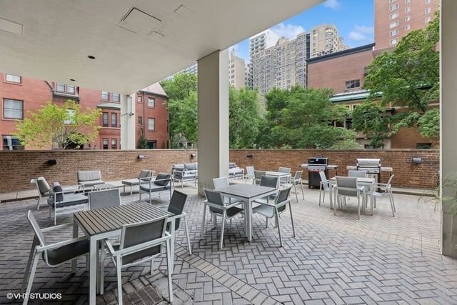1 E Schiller Street 7A, Chicago, IL 60610