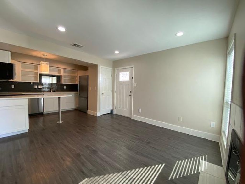 935 La Posada DR 218, Austin, TX 78752