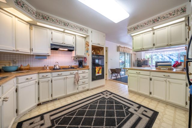 16433 China Gulch Drive, Anderson, CA 96007