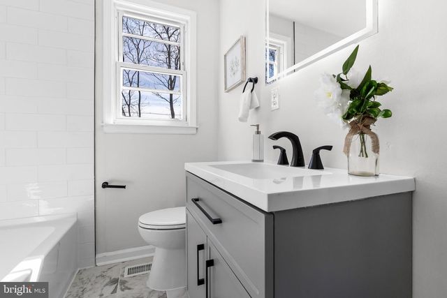 605 TAIT RD, Somerdale, NJ 08083