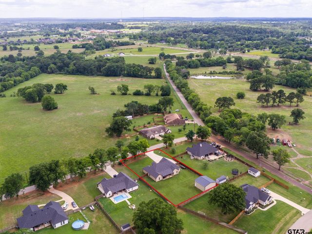 8822 County Road 152 W, Bullard, TX 75757