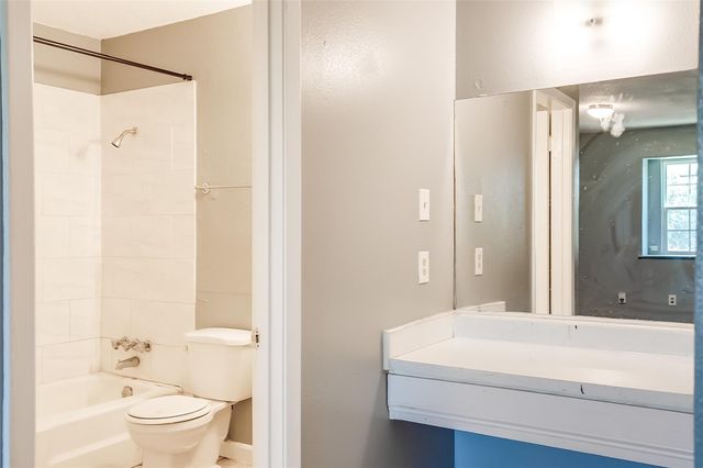 2215 Missionhill DR 104, Austin, TX 78741