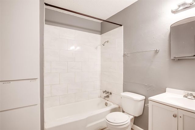 2215 Missionhill DR 104, Austin, TX 78741