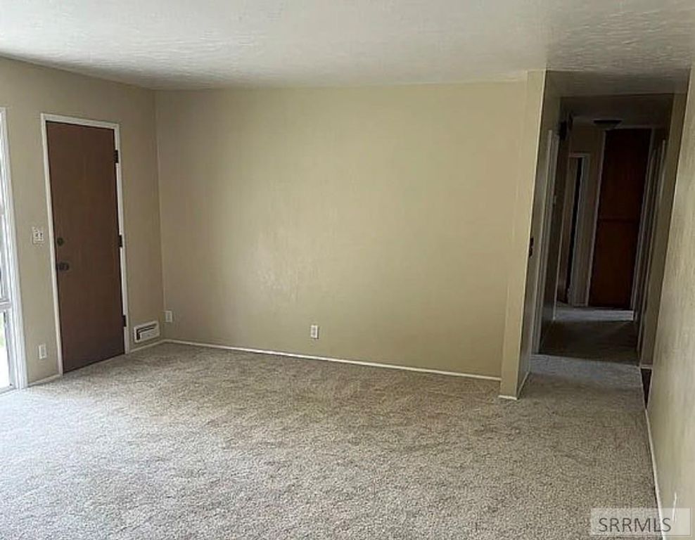 Image 3 of property listing at 375 Fanning Avenue, Idaho Falls, ID 83401