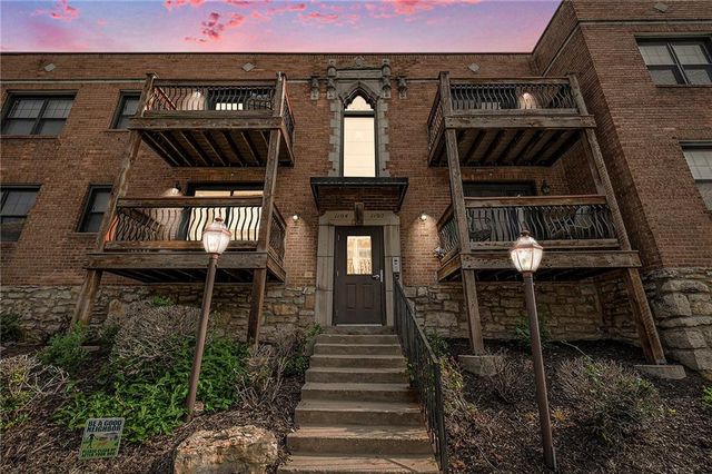 1104 W 46th Street 2, Kansas City, MO 64111