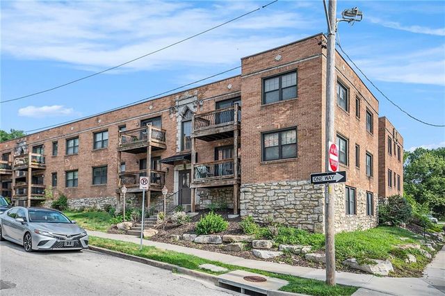 1104 W 46th Street 2, Kansas City, MO 64111