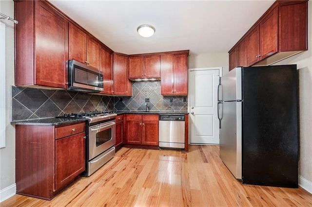 1104 W 46th Street 2, Kansas City, MO 64111