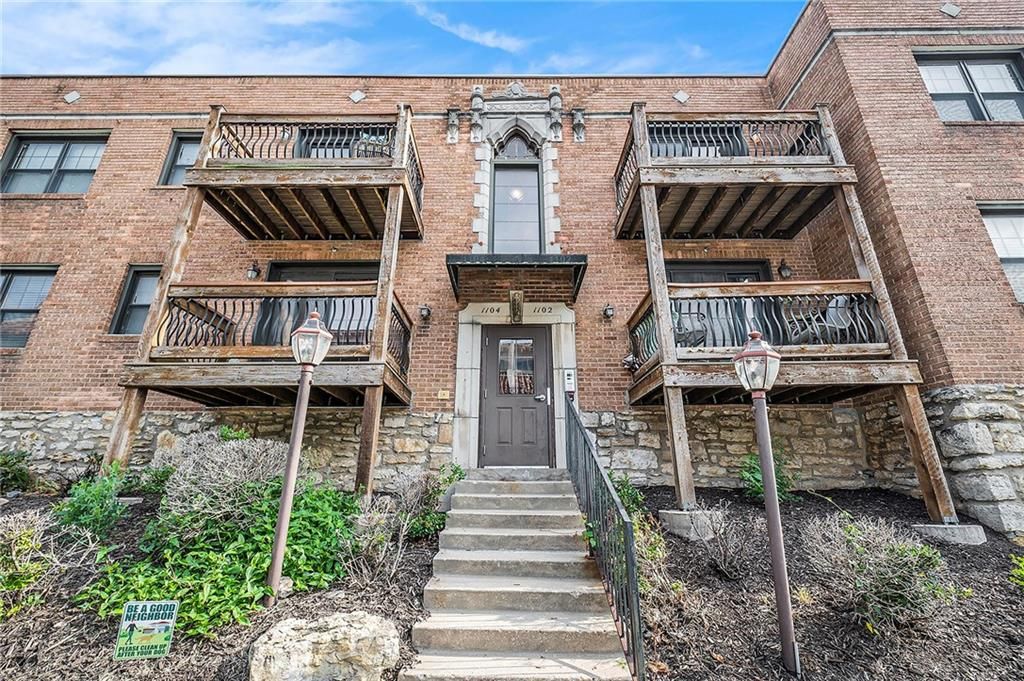1104 W 46th Street 2, Kansas City, MO 64111