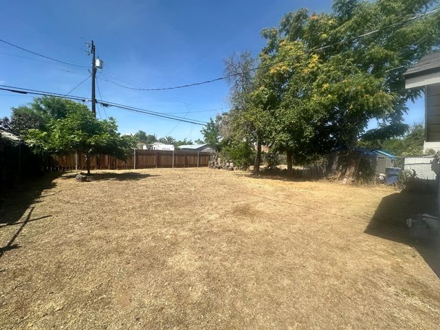 4725 E Lane Avenue, Fresno, CA 93702