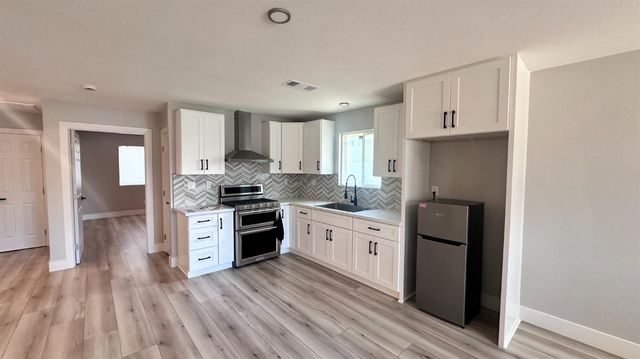 4725 E Lane Avenue, Fresno, CA 93702