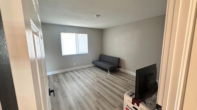 4725 E Lane Avenue, Fresno, CA 93702
