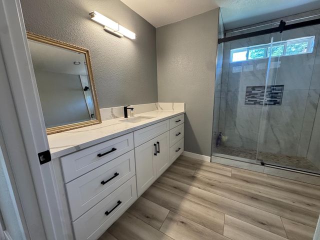 4725 E Lane Avenue, Fresno, CA 93702