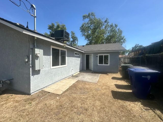 4725 E Lane Avenue, Fresno, CA 93702