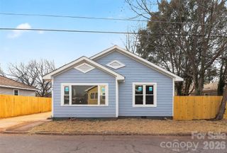 399 Woodlawn Avenue, Cramerton, NC 28032