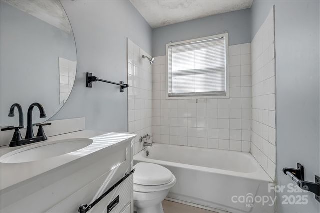 235 Edgegreen Drive, Charlotte, NC 28217