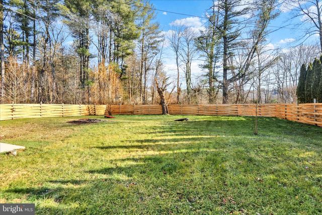 9 LAKE SHORE DR, Mohnton, PA 19540