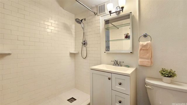 445 Kaiolu Street 104, Honolulu, HI 96815