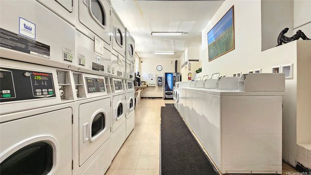 445 Kaiolu Street 104, Honolulu, HI 96815