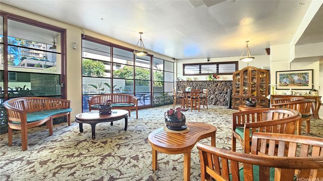 445 Kaiolu Street 104, Honolulu, HI 96815
