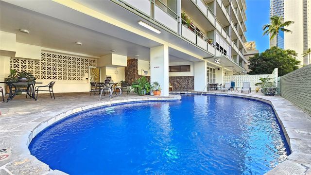 445 Kaiolu Street 104, Honolulu, HI 96815