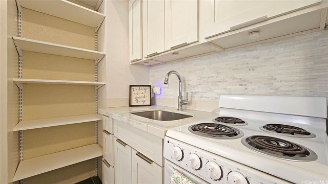 445 Kaiolu Street 104, Honolulu, HI 96815