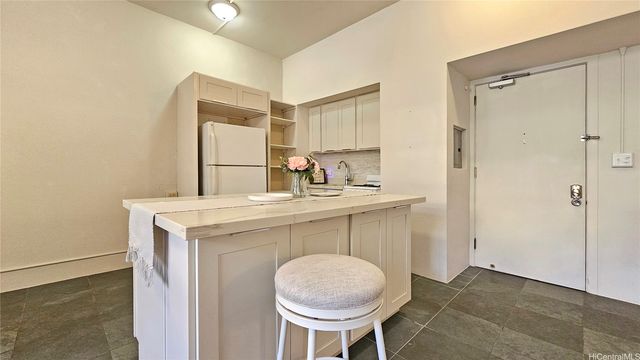 445 Kaiolu Street 104, Honolulu, HI 96815