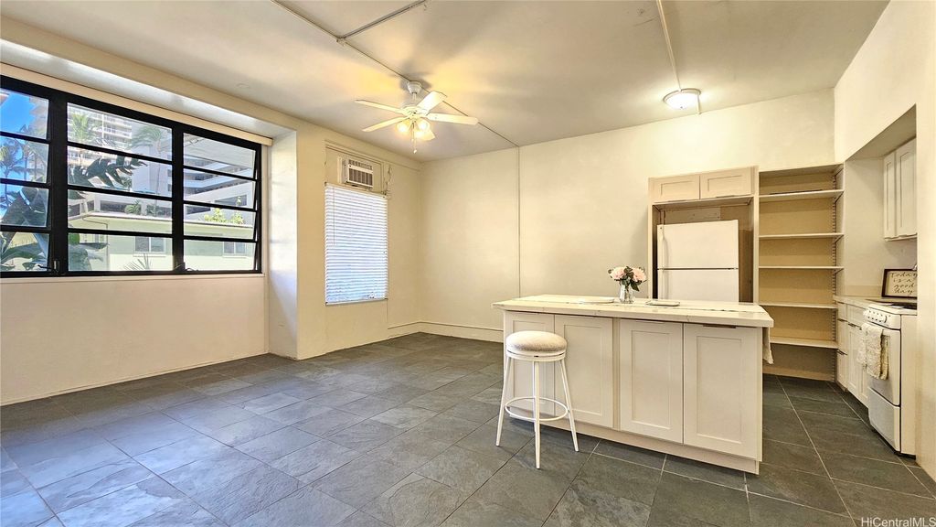 445 Kaiolu Street 104, Honolulu, HI 96815
