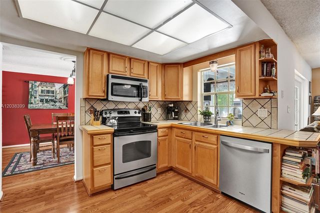 8529 NW 20th Ct, Coral Springs, FL 33071