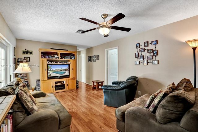8529 NW 20th Ct, Coral Springs, FL 33071