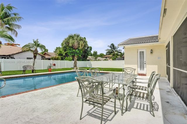 8529 NW 20th Ct, Coral Springs, FL 33071