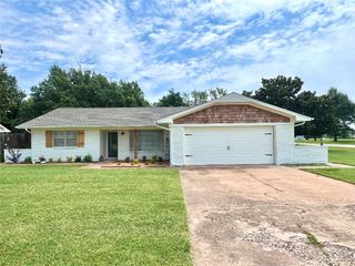 2 Forrest Road, Guthrie, OK 73044