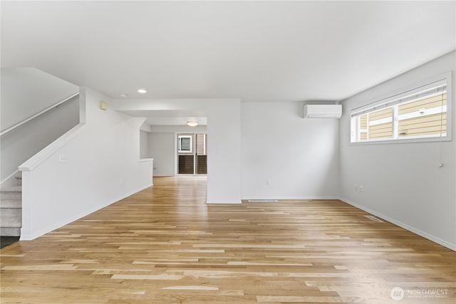 11732 Greenwood Avenue N, Seattle, WA 98133