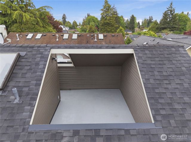 11732 Greenwood Avenue N, Seattle, WA 98133