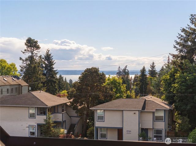 11732 Greenwood Avenue N, Seattle, WA 98133