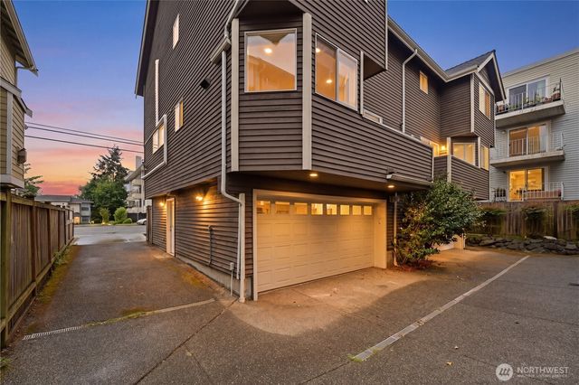 11732 Greenwood Avenue N, Seattle, WA 98133