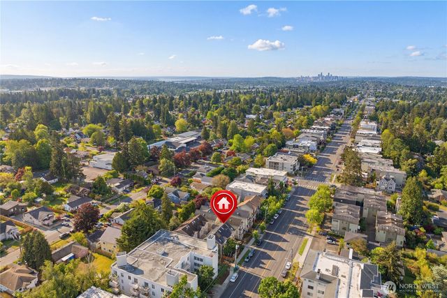 11732 Greenwood Avenue N, Seattle, WA 98133