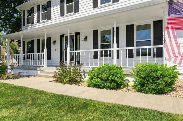 2700 NW Bent Tree Circle, Lee's Summit, MO 64081