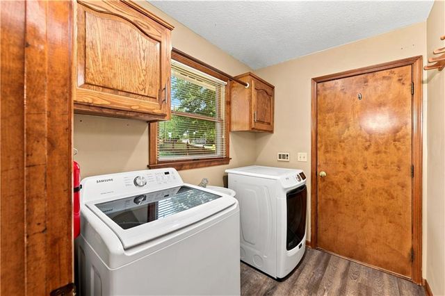 2700 NW Bent Tree Circle, Lee's Summit, MO 64081