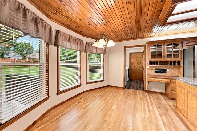 2700 NW Bent Tree Circle, Lee's Summit, MO 64081