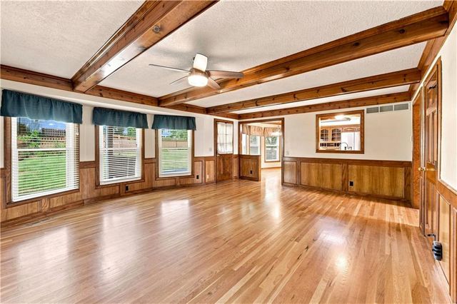 2700 NW Bent Tree Circle, Lee's Summit, MO 64081